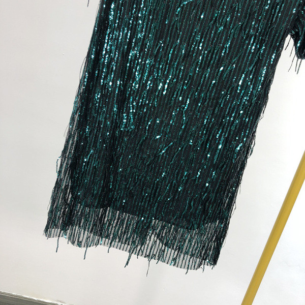 Modern ruha egyenes modell zöld és fekete flitterekkel