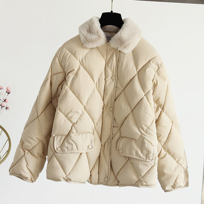 Női téli kabát klasszikus gallérral és gombokkal fekete és bézs színben