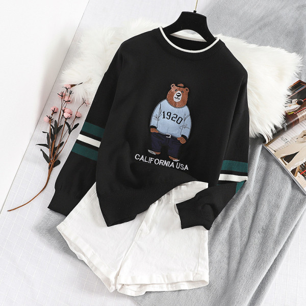 Női karácsonyi pulóver medvével, piros és fekete színben