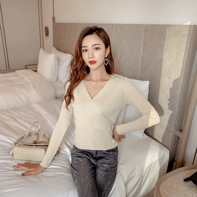 Női blúz öt színben, V-nyakú és hosszú ujjú