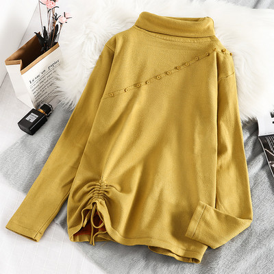 Női pulóver puha béléssel, magas pólógallérral, sárga gombokkal és megkötővel