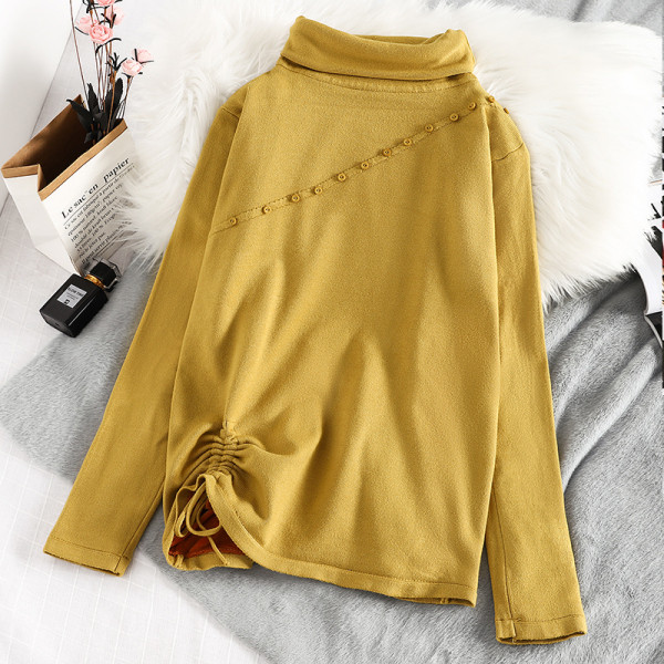 Női pulóver puha béléssel, magas pólógallérral, sárga gombokkal és megkötővel