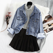 Új modell női farmerdzseki klasszikus gallérral, gombokkal és kék színű zsebbel