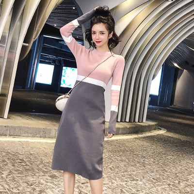 Hosszú kötött ruha ovális nyakkivágással és hosszú ujjakkal, két színben