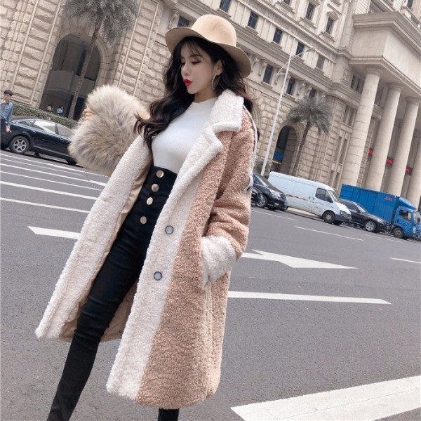 Női téli pehelykabát spitz nyakkivágással, kék, bézs és fekete színekben