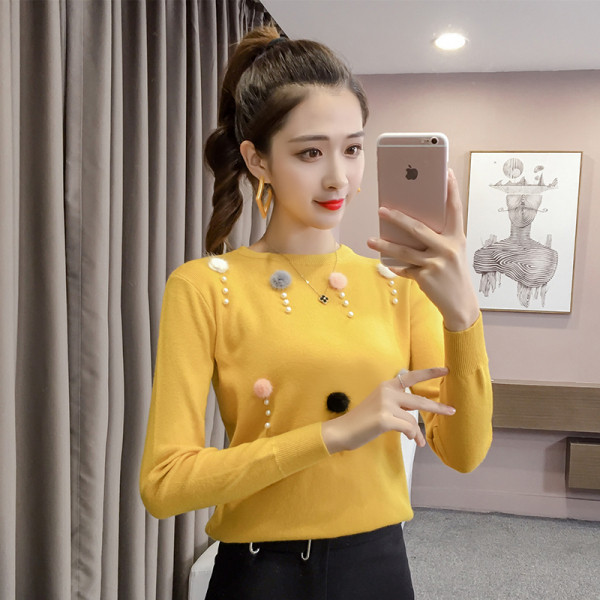 Modern női pulóver öt színben, gyöngyökkel és ovális nyakkivágással