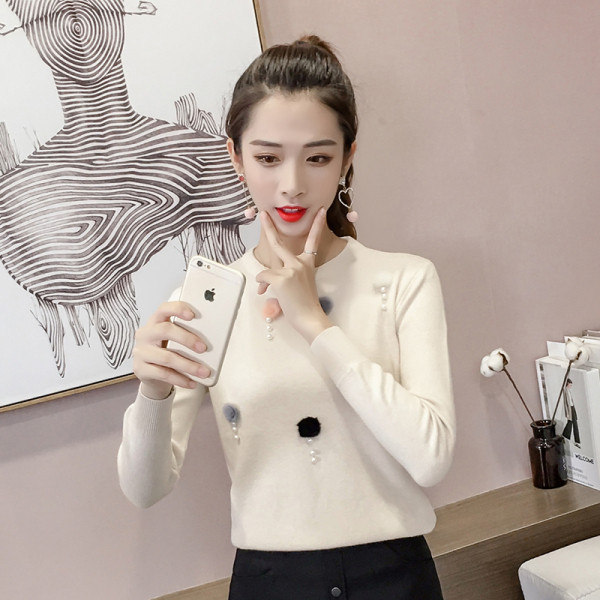 Modern női pulóver öt színben, gyöngyökkel és ovális nyakkivágással