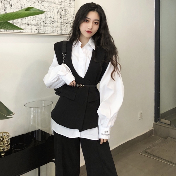 Modern női mellény fekete színben, övvel