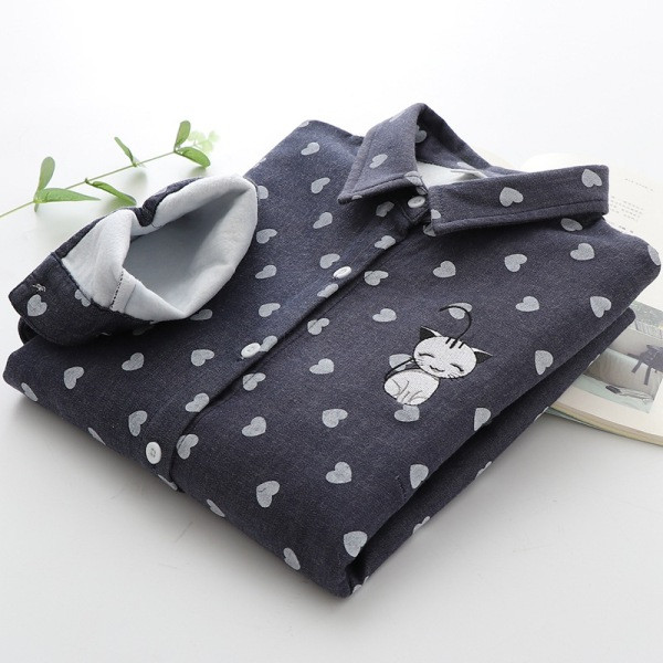 Modern női ing szívecskékkel, klasszikus gallérral és kék hímzéssel