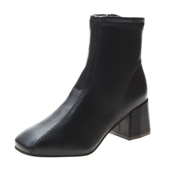 Elegáns női csizma cipzárral és szögletes sarkú fekete színben