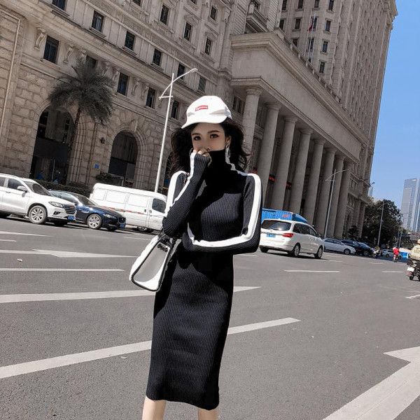 Alkalmi női ruha két színben pólógallérral és hosszú ujjal