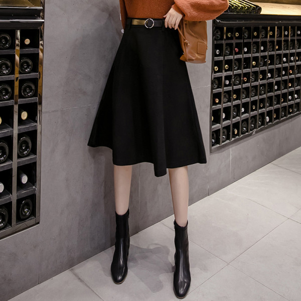 Női szoknya barna és fekete színű szabású modellben, magas derékkal