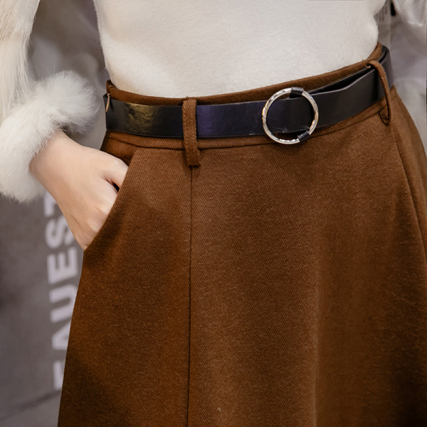 Női szoknya barna és fekete színű szabású modellben, magas derékkal