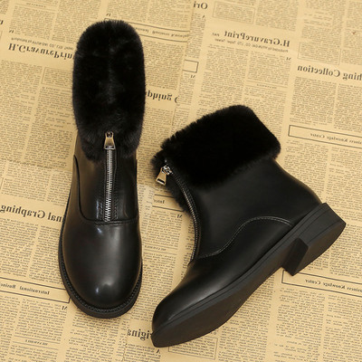 Női bőr téli csizma lapos talppal, fekete-fehér színben, puha béléssel