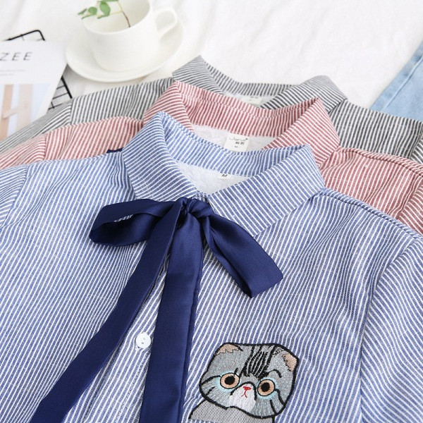 Csíkos női ing hímzéssel és puha béléssel, kék, szürke és rózsaszín színben