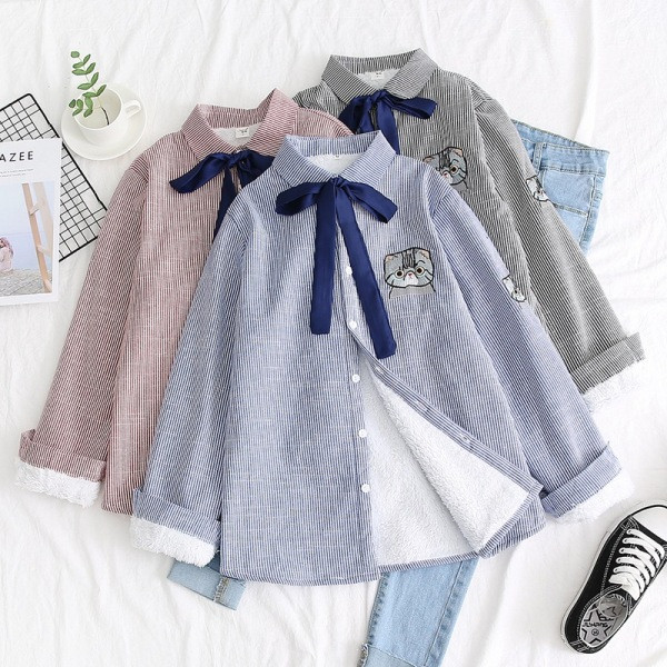 Csíkos női ing hímzéssel és puha béléssel, kék, szürke és rózsaszín színben