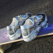 Aktuális női tornacipő durva talppal, ezüst és fehér színben