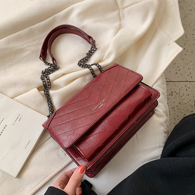 Geanta de dama moderna din piele ecologica cu lant in rosu, maro si negru