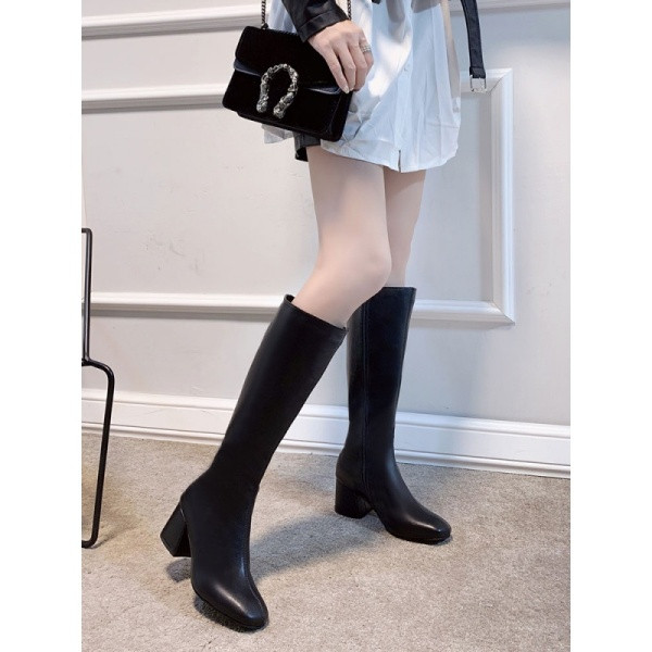 Hosszú eko bőr csizma cipzárral fehér és fekete színben