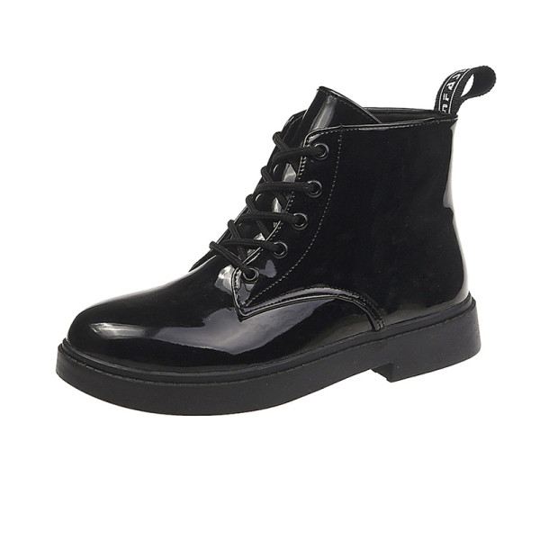 Női őszi-téli csizma lapos talppal, eko bőrből készült fűzővel