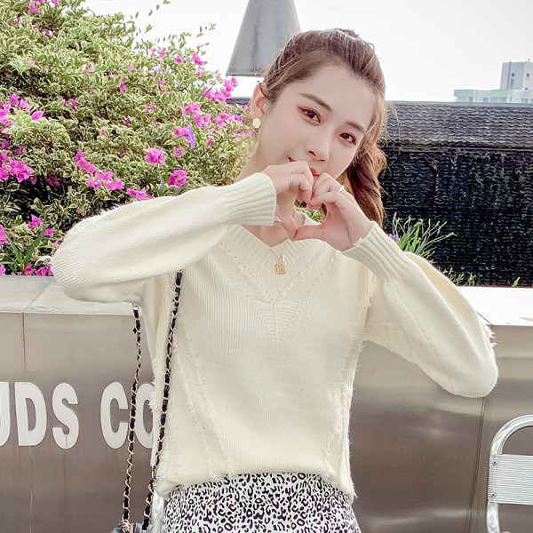 Modern női pulóver fehér és rózsaszín színben, V-nyakkal