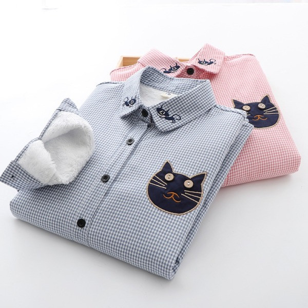 Női kockás ing gombokkal és klasszikus gallérral kék és piros színben