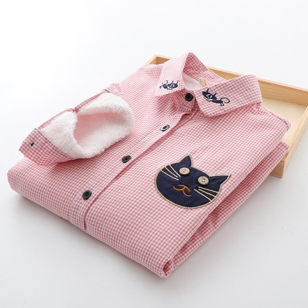 Női kockás ing gombokkal és klasszikus gallérral kék és piros színben