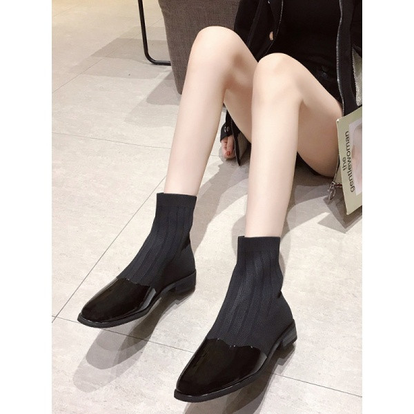 Női alkalmi csizma eko bőrből és textilből fekete színben