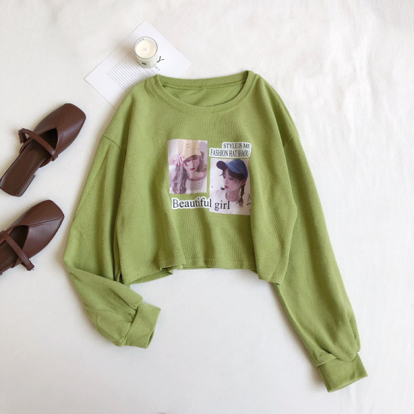 Bluza scurta de dama in patru culori cu aplicatie si decolteu oval