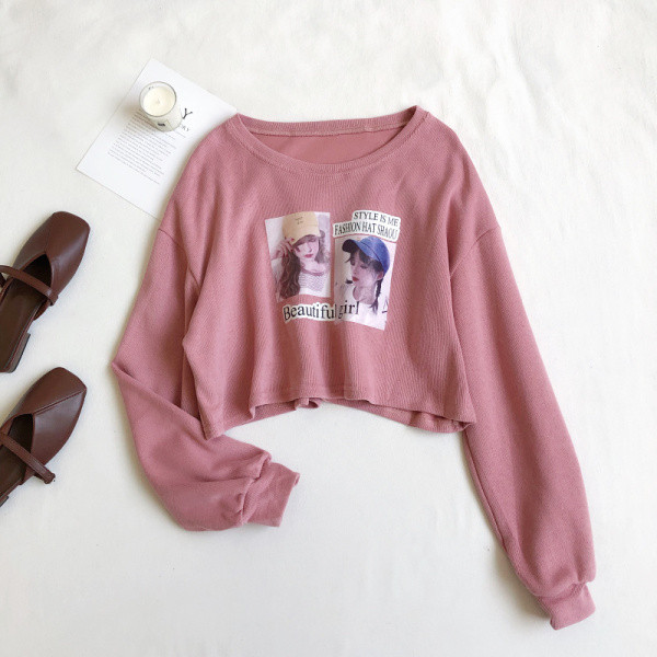 Bluza scurta de dama in patru culori cu aplicatie si decolteu oval