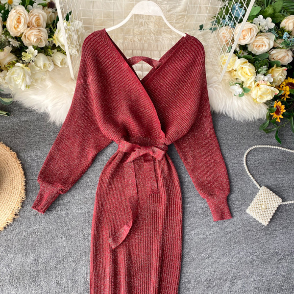 Fényes hatású női téli ruha spitz nyakkivágással és övvel több színben