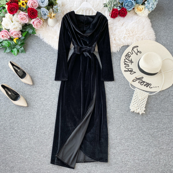 Modern női bársonyruha aszimmetrikus modell fekete és zöld színben