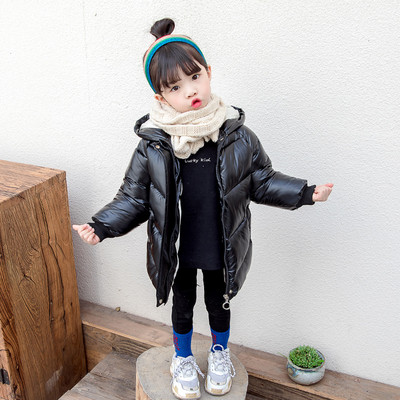 Παιδικό χειμωνιάτικο μπουφάν για κορίτσια σε μαύρο και ροζ  χρώμα με κουκούλα