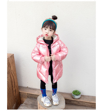 Παιδικό χειμωνιάτικο μπουφάν για κορίτσια σε μαύρο και ροζ  χρώμα με κουκούλα