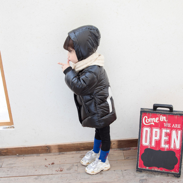 Παιδικό χειμωνιάτικο μπουφάν για κορίτσια σε μαύρο και ροζ  χρώμα με κουκούλα