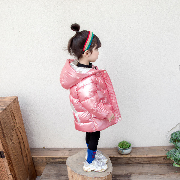 Παιδικό χειμωνιάτικο μπουφάν για κορίτσια σε μαύρο και ροζ  χρώμα με κουκούλα