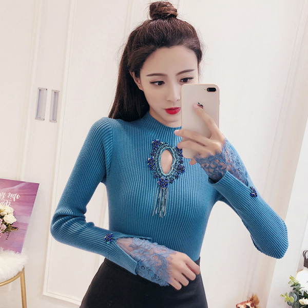 Modern női blúz csipkével az ujjakon és magas gallérral, három színben