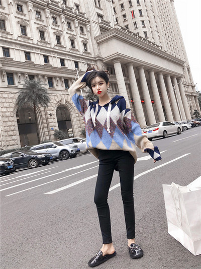 Női pulóver kapucnival és nyakkendővel két színben