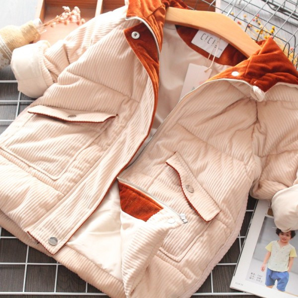 Új modell téli gyerekkabát lila és bézs színű kapucnival és zsebekkel