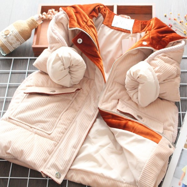 Új modell téli gyerekkabát lila és bézs színű kapucnival és zsebekkel