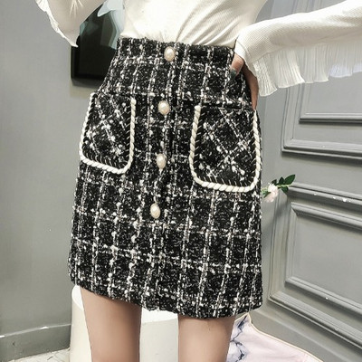 Stílusos női szoknya zsebekkel és gombokkal - magas derék fekete-fehér színben