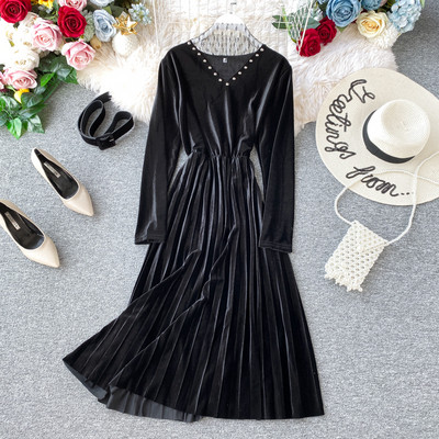 Női rakott ruha, hosszú ujjú bársonyból és gyöngyökből három színben