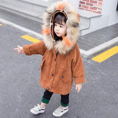 Modern gyerekkabát lányoknak rózsaszín és barna színben, pehelytal és zsebekkel