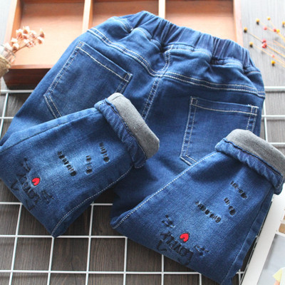 Детски зимни дънки с бродерия и джобове в син цвят за момичета