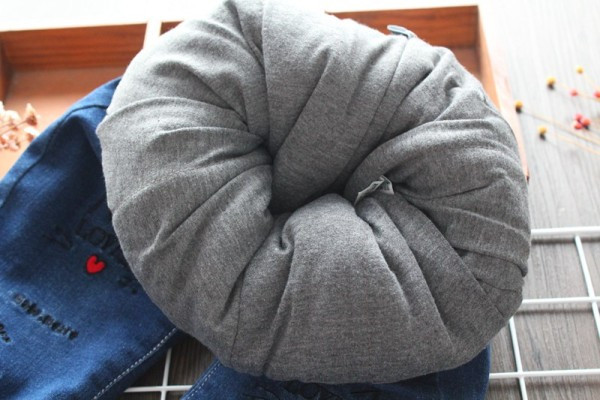 Παιδικά χειμωνιάτικα τζιν με κεντήματα και τσέπες για κορίτσια σε μπλε χρώμα