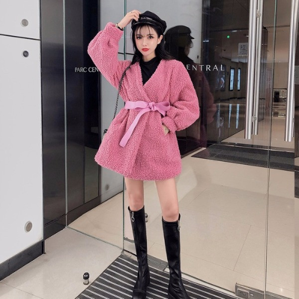 Női pehely télikabát spitz nyakkivágással, rózsaszín és kék színben