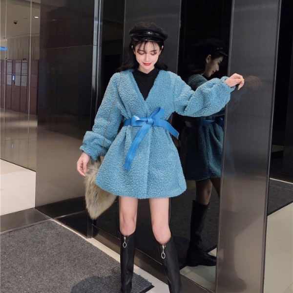 Női pehely télikabát spitz nyakkivágással, rózsaszín és kék színben