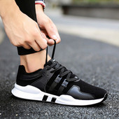 Alkalmi férfi tornacipő fűzővel és vastag talppal, fehér és fekete színben