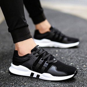 Alkalmi férfi tornacipő fűzővel és vastag talppal, fehér és fekete színben