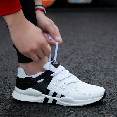 Alkalmi férfi tornacipő fűzővel és vastag talppal, fehér és fekete színben